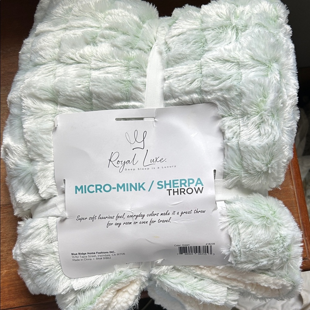 Micro-Mink Sherpa Throw Blanket in Light Mint